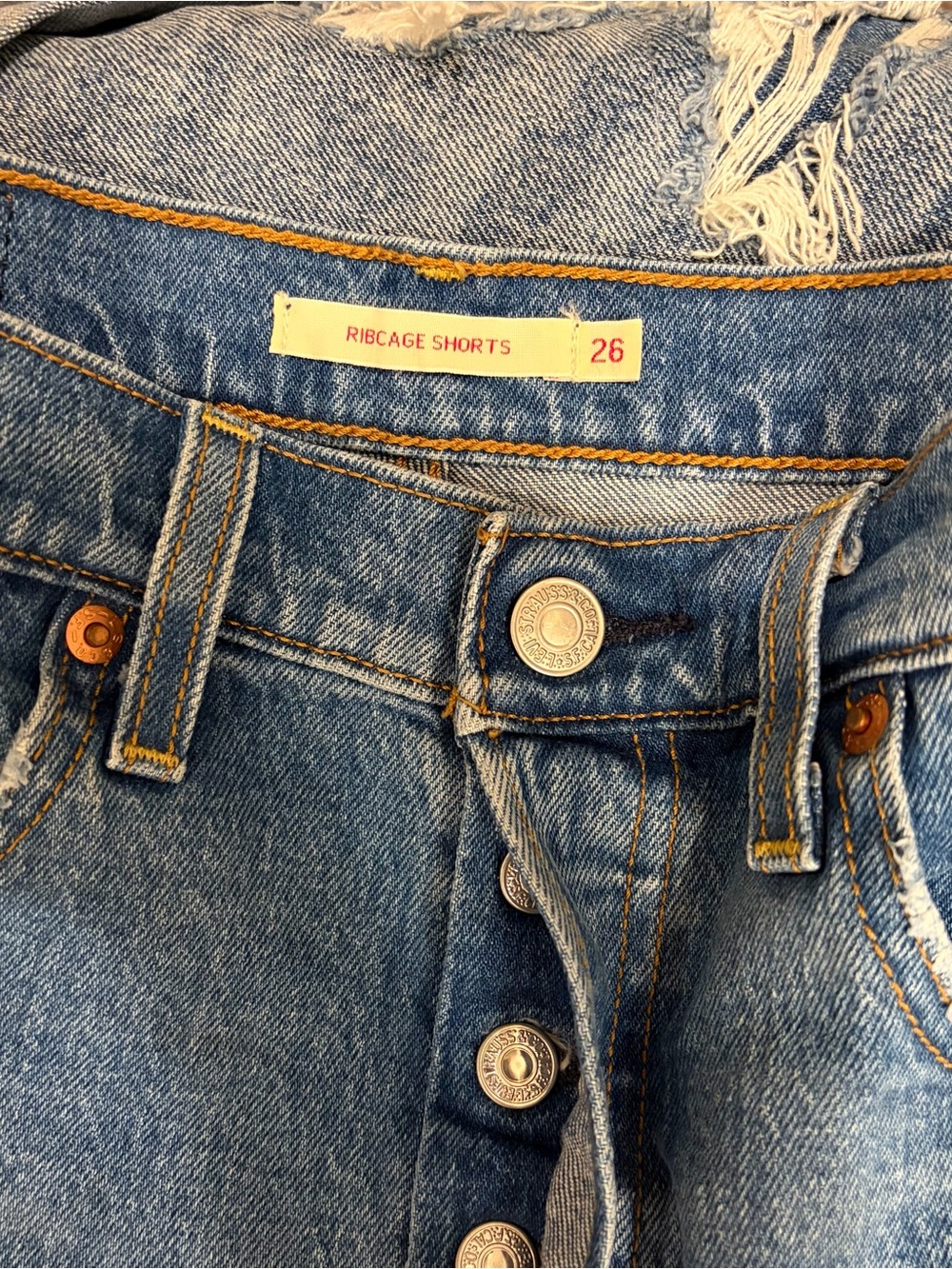 Levi’s Ribcage Shorts - Picture 4 of 5